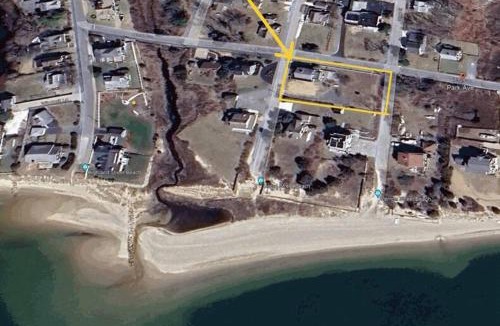 West Yarmouth House | Steps away from Lewis Bay