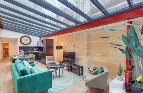 Bonne-Nouvelle Apartment | STEPS AWAY FROM THE LOUVRE, GALERIES LAFAYETTE , PALAIS GARNIER –RUE DU SENTIER