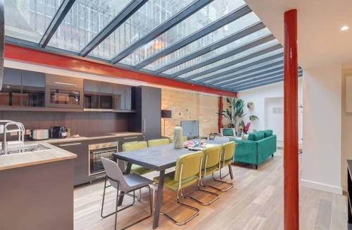 Bonne-Nouvelle Apartment | STEPS AWAY FROM THE LOUVRE, GALERIES LAFAYETTE , PALAIS GARNIER –RUE DU SENTIER