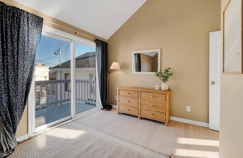 Hampton House | Steps away to the beach - Surf - Sun & Sand beach house