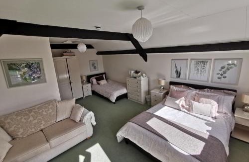 Bilbrook Bed & Breakfast | Steps Farmhouse B&B