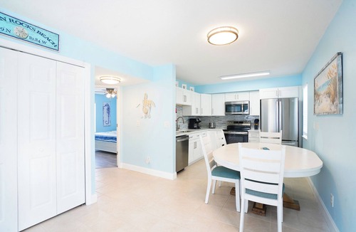 Indian Rocks Beach House | Steps From Beach With 2 Golf Carts Sleeps 16!