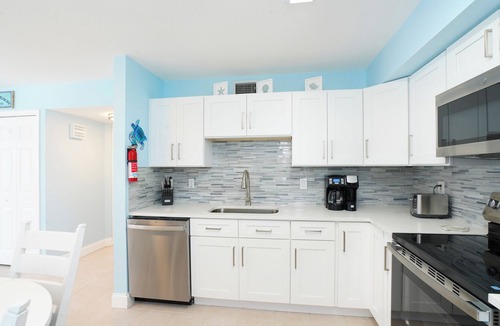 Indian Rocks Beach House | Steps From Beach With 2 Golf Carts Sleeps 16!