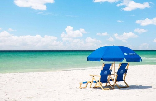 Harold House | Steps from beach and restaurants