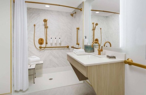 Harold House | Steps from beach and restaurants