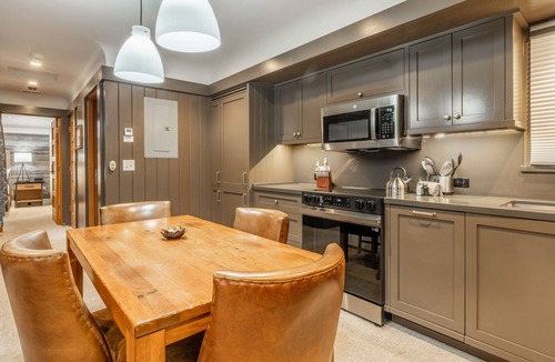 Homewood House | Steps from Beach! Lake Tahoe Cottage for Couples Getaway