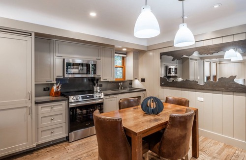 Homewood House | Steps from Beach! Lake Tahoe Lodge for Up to 6 Guests