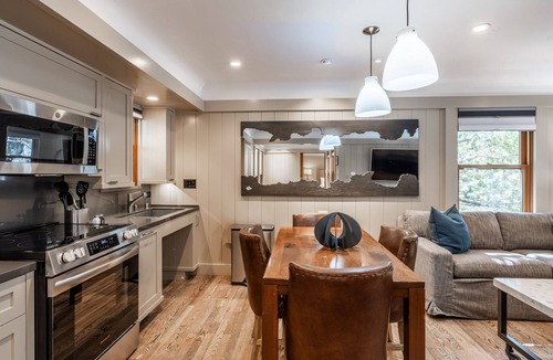 Homewood House | Steps from Beach! Lake Tahoe Lodge for Up to 6 Guests