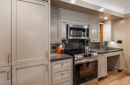 Homewood House | Steps from Beach! Lake Tahoe Lodge for Up to 6 Guests