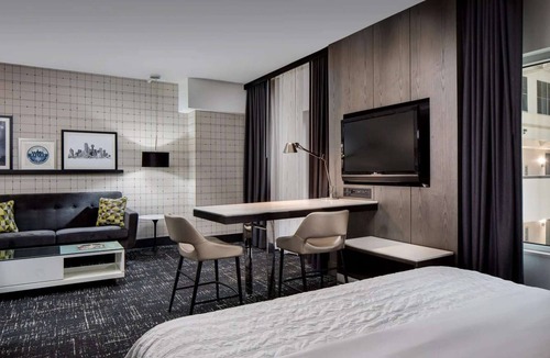 Far North Dallas Hotel | Steps from Galleria Dallas + Dining. Pool. Gym.