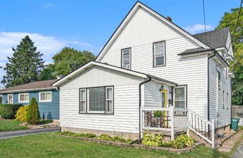 Valparaiso House | Steps from Journeyman in Downtown Valparaiso