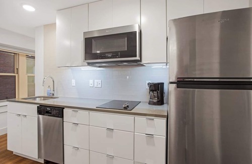 Hanover Place Apartment | Steps From KC's Streetcar | The Speakeasy