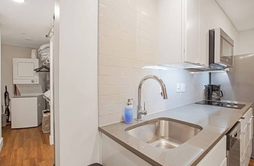 Hanover Place Apartment | Steps From KC's Streetcar | The Speakeasy