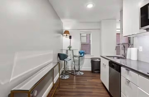 Hanover Place Apartment | Steps from KC Streetcar - The Nook