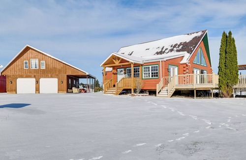 North Lake George House | Steps From Lake George! 8-Acre Home w/Dock Access