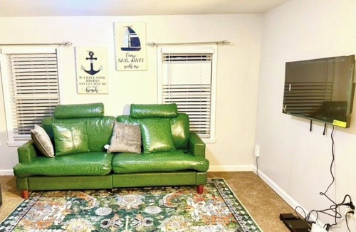 Charlotte House | Steps from Lake Ontario-Cozy 1 bedroom retreat