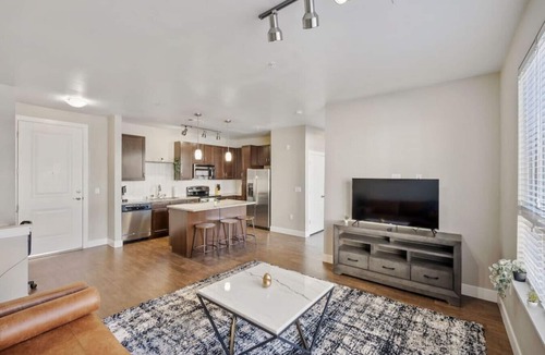 Lone Tree Apartment | Steps From Sky Ridge Medical!