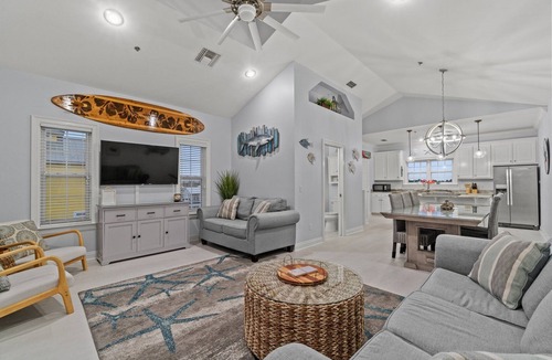 Lullwater Beach House | ☀️ Steps from the beach, shops, breathtaking views of the Gulf and private pool 🌴