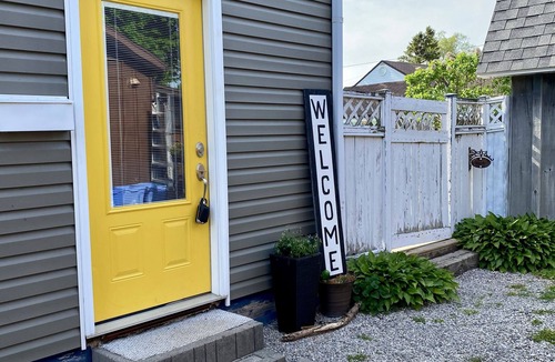 Ruthven Cottage | Steps from the Beach