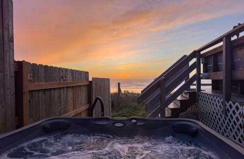 Waldport House | Steps From The Beach! HotTub, $1M Ocean View, Deck