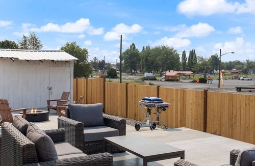 Soap Lake House | Steps from The Beach