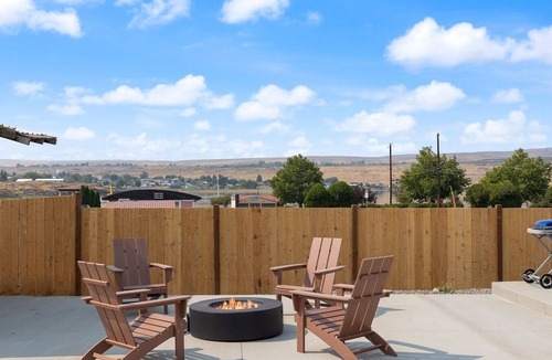 Soap Lake House | Steps from The Beach