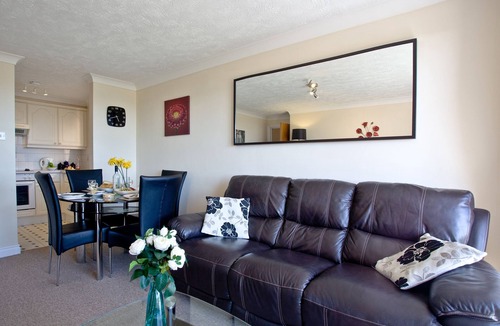 South Hayling Apartment | Steps From The Shore