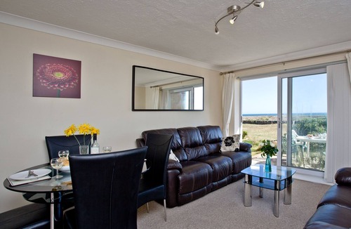 South Hayling Apartment | Steps From The Shore