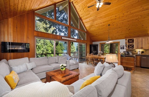 Sudden Valley Ski Chalet | Steps from the Lake - large groups & pets welcome!