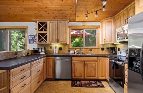 Sudden Valley Ski Chalet | Steps from the Lake - large groups & pets welcome!