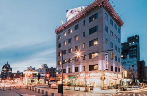 Chinatown Hotel | Steps From The Lower East Side | Sightseeing