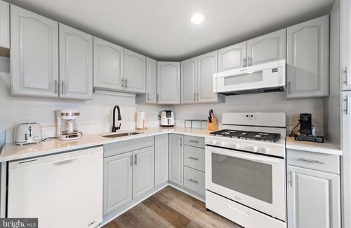 South Beach Haven Condo | Steps from the Ocean, Views of the Bay
