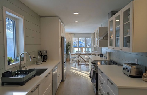 St. Andrews Cabin | Steps from the Shore, Modern Beachy Getaway