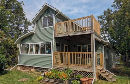 St. Andrews Cabin | Steps from the Shore, Modern Beachy Getaway