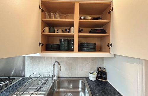 Homerton Apartment | Steps from transportation. Cosy 3 Bedroom Flat, Hackney Central