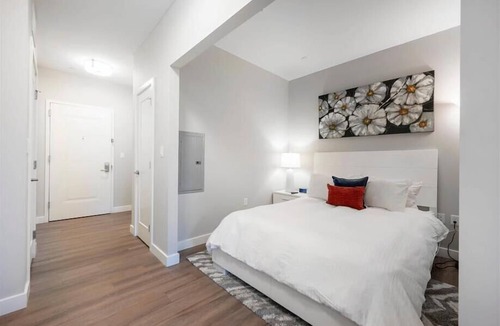 Central-Maverick Square - Paris Street Apartment | Steps from Waterfront | Private Studio | Upscale Amenities | GLS