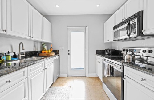 Wilton Manors House | Steps from Wilton Drive | Fire Pit | BBQ