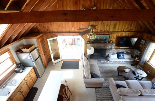 North Eastham House | Steps to a private bay beach from this private & Charming Cape! Book this Fall!