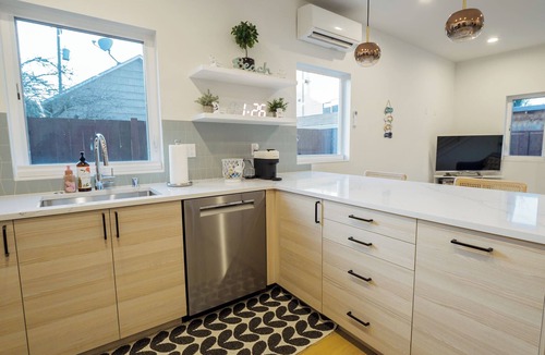 Alki House | Steps to Alki Beach with Water Views Rooftop deck