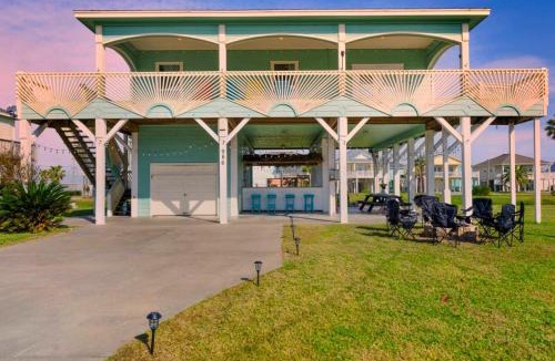 Port Bolivar House | Steps to Beach! 4BR Designer Home Fire Pit