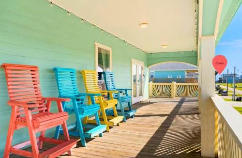 Port Bolivar House | Steps to Beach! 4BR Designer Home Fire Pit