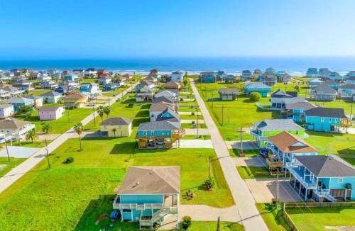 Port Bolivar House | Steps to Beach! 4BR Designer Home Fire Pit