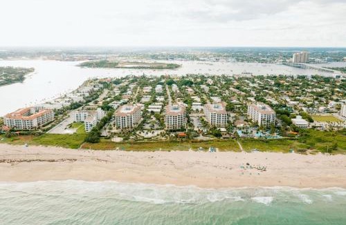 Palm Beach Shores Apartment | Steps To Beach! 4 Condos In 1- Perfect For Groups