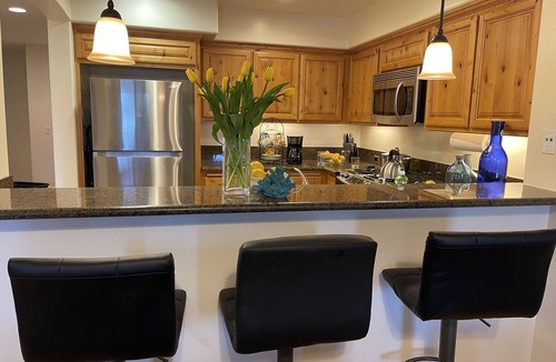 Crown Point Condo | Steps to Beach & Bay, Surfing & Kayaking, Walk to Crystal Pier, Brilliant Sunset