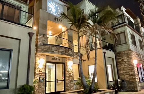 Crown Point Condo | Steps to Beach & Bay, Surfing & Kayaking, Walk to Crystal Pier, Brilliant Sunset