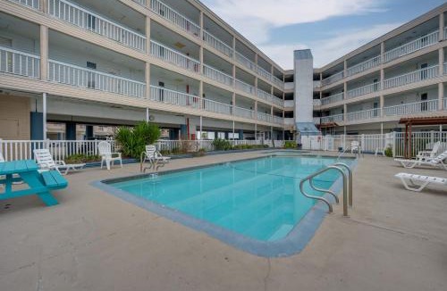 North Beach House | Steps to Beach: Corpus Christi Condo w/Balcony
