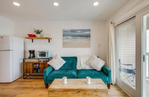 North Beach House | Steps to Beach: Corpus Christi Condo w/Balcony