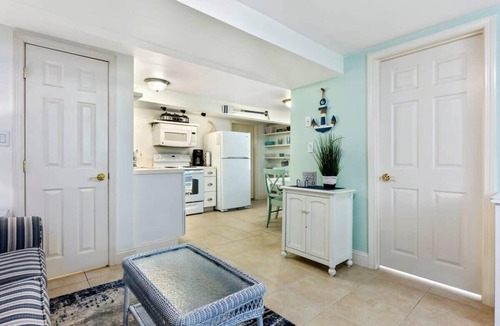 Salisbury Beach Apartment | Steps to Beach | Cozy 1BR | Parking