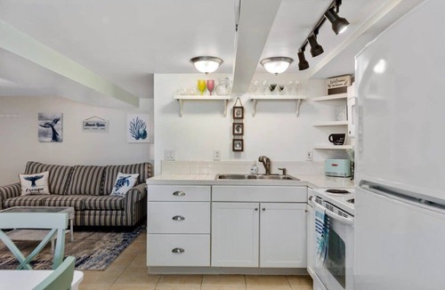 Salisbury Beach Apartment | Steps to Beach | Cozy 1BR | Parking