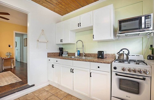Lake Worth House | Steps to Beach & Downtown! Private Patio & Parking